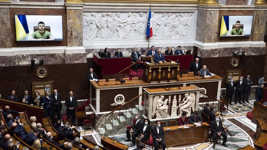Frankreich drängt EU: Muslimbruderschaft soll auf Terrorliste - politik - exxpress Nachrichten