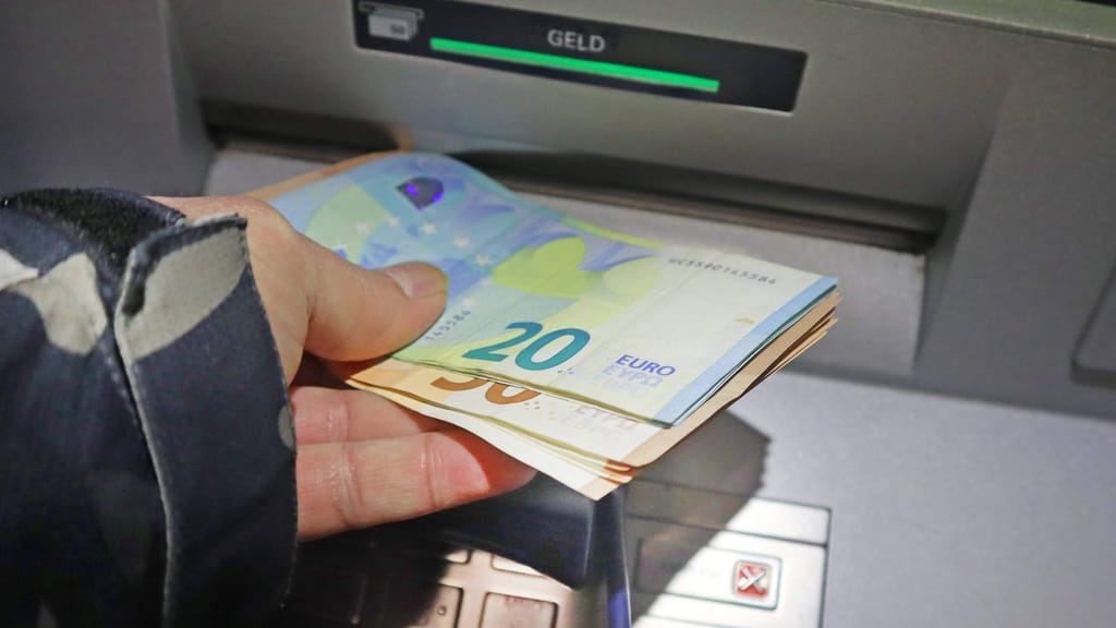 Immer weniger Bankomaten: In diesen Städten wird das Bargeld knapp - economy - exxpress Nachrichten