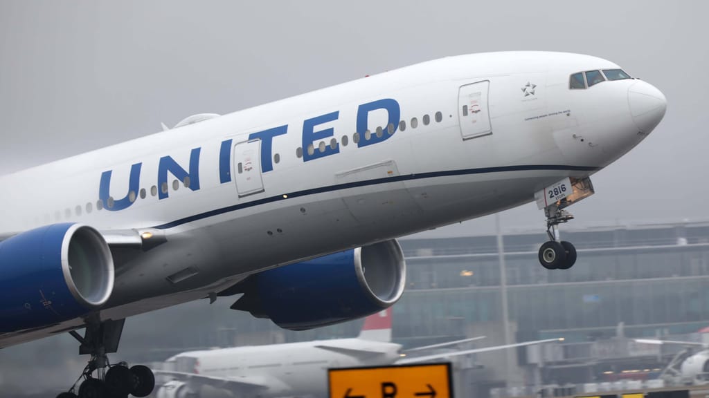 Kurioser Zwischenfall: Wegen eines Laptops muss Flugzeug umkehren - news - exxpress Nachrichten