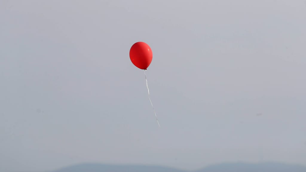 Zigaretten am Himmel? Mysteriöse Ballons gesichtet - news - exxpress Nachrichten