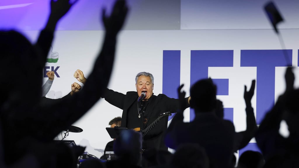 Kickl erobert jetzt auch die Charts: FPÖ-Hymne landet auf Platz 1 - politik - exxpress Nachrichten