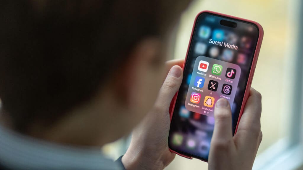 Social-Media-Verbot unter 14? Datenschützer warnen vor totaler Überwachung - news - exxpress Nachrichten