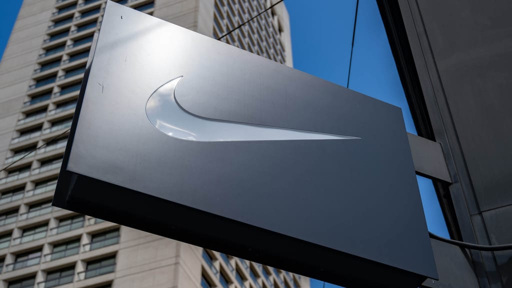 Woker Wahnsinn: Emittlung gegen Nike wegen Diskriminierung weißer Mitarbeiter laufen an - economy - exxpress Nachrichten