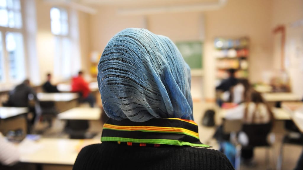 „Anti-muslimischer Rassismus“ – Demo gegen Kopftuchverbot geplant - politik - exxpress Nachrichten