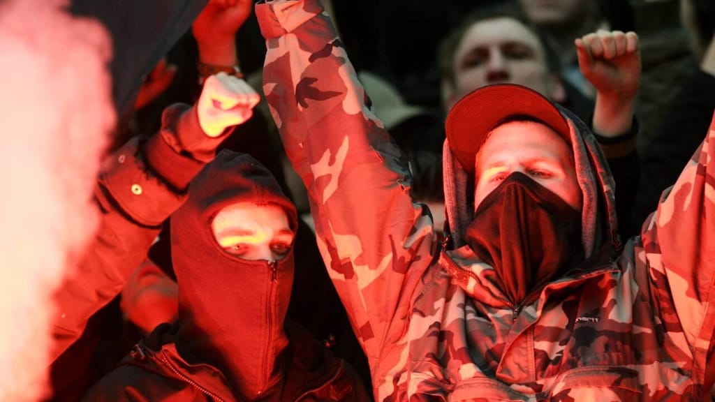 50 Vermummte bei Traiskirchen: Polizei-Großeinsatz auf der A2 - news - exxpress Nachrichten