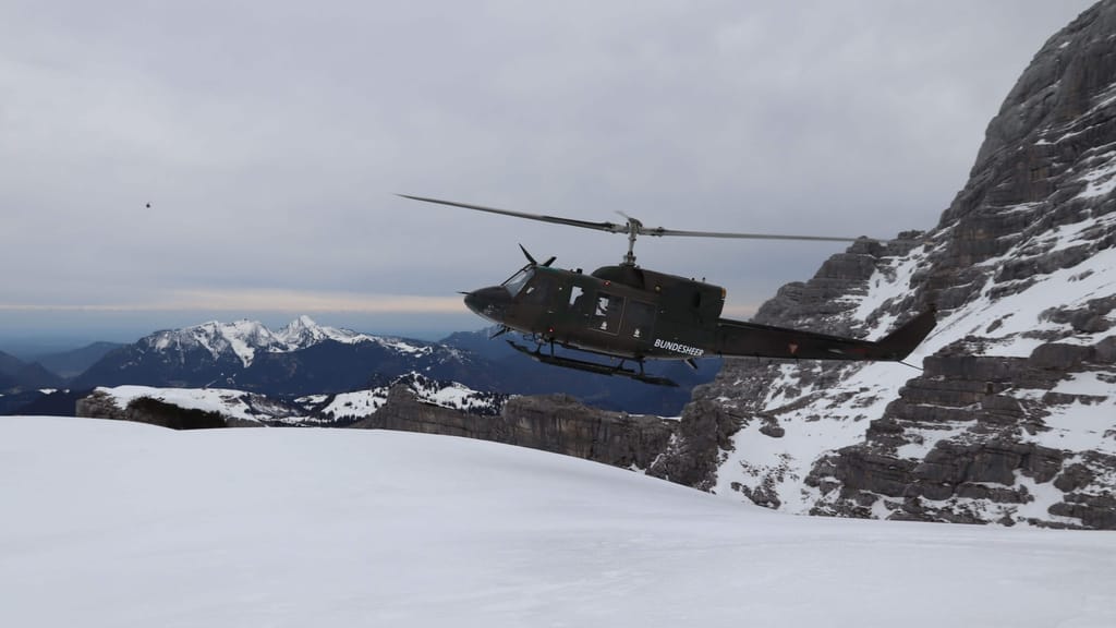Piloten im Einsatz: Bundesheer schickt alle Hubschrauber in die Luft - politik - exxpress Nachrichten