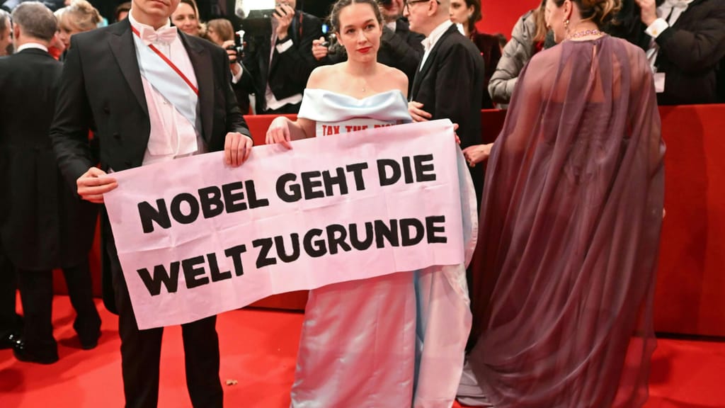 Polit-Show statt Walzer: Lena Schilling provoziert beim Opernball - politik - exxpress Nachrichten