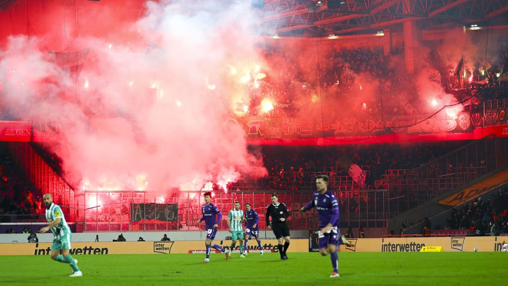 Video zeigt Vandalismus nach Wiener Derby: Rapid-Fan flutet Austria-WC - sport - exxpress Nachrichten