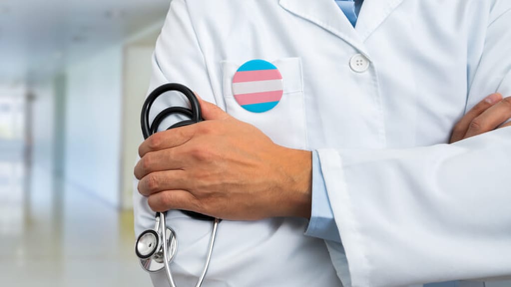 Geschlechtswechsel im Volksschulalter? Neue Trans-Regeln entfachen Streit - news - exxpress Nachrichten