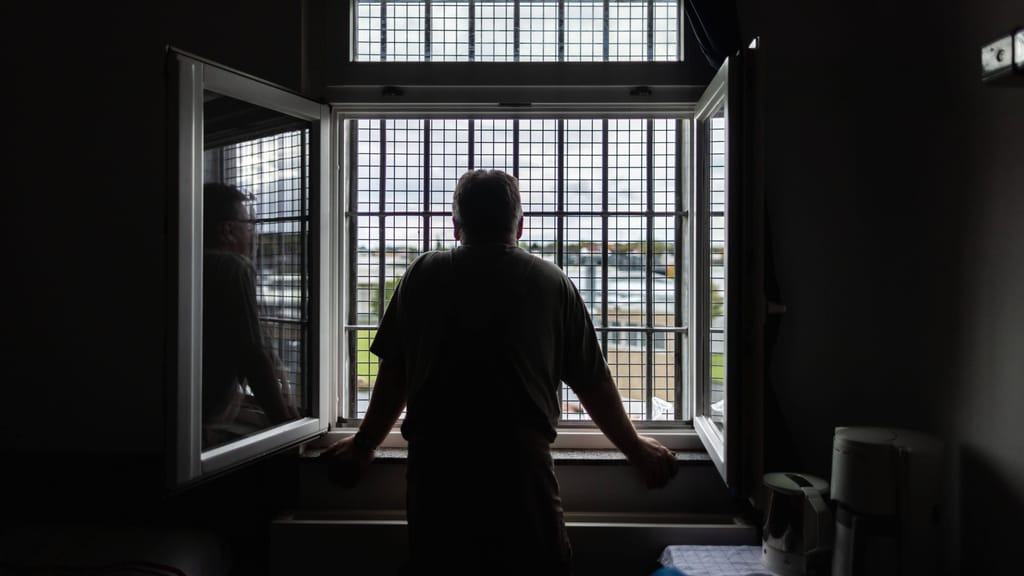 Gefängnisse am Limit: Häftlinge werden jünger, Zellen überfüllt - news - exxpress Nachrichten