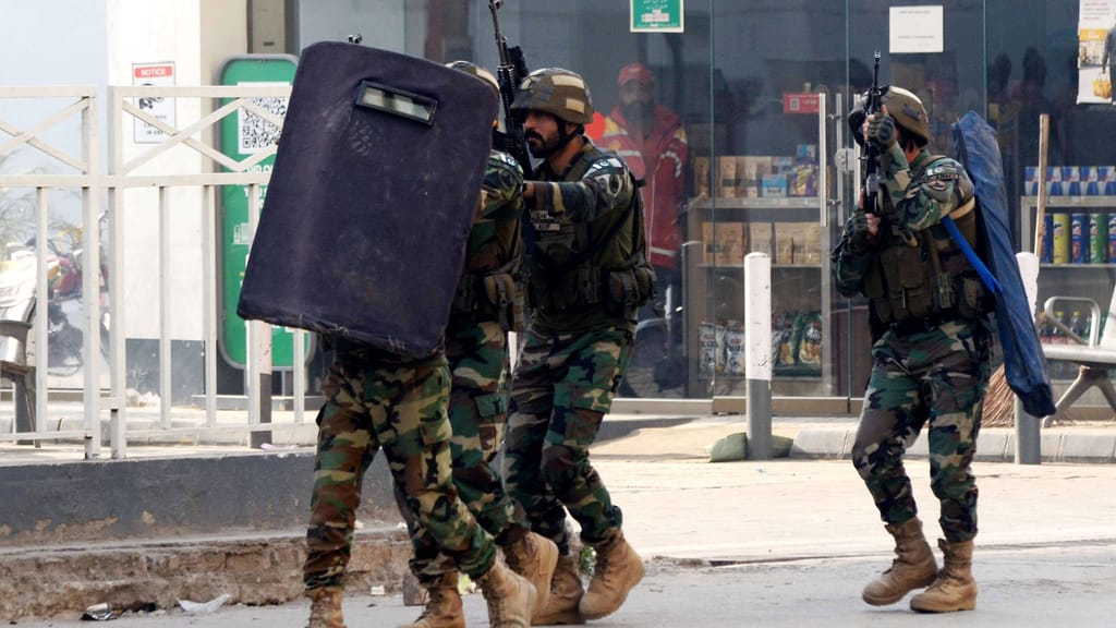 „Unsere Geduld ist vorbei“: Pakistan erklärt Afghanistan den "offenen Krieg" - politik - exxpress Nachrichten