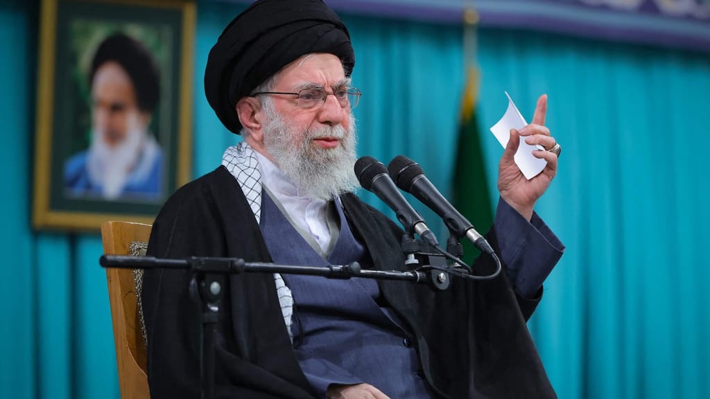 Angriff auf Ministerien – Iran droht mit „vernichtendem Gegenschlag“ - news - exxpress Nachrichten