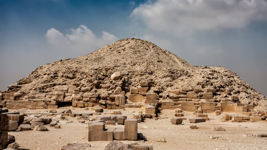 4000 Jahre alte Pyramide beschmiert: Ägyptischer Reiseführer festgenommen - news - exxpress Nachrichten