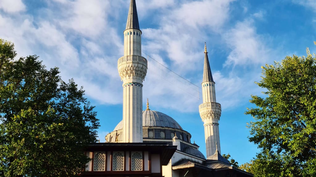 Khamenei-Gedenken: Polizei beobachtet Moschee-Veranstaltung - news - exxpress Nachrichten