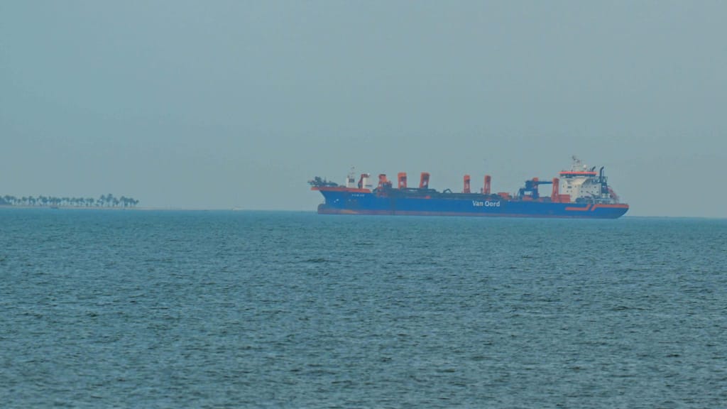 Iran sperrt Straße von Hormuz: Revolutionsgarden drohen Schiffen - economy - exxpress Nachrichten