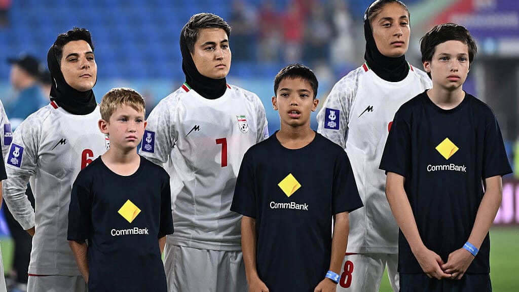 Irans Fußballerinnen schweigen bei Hymne – starkes Zeichen beim Asien-Cup - sport - exxpress Nachrichten