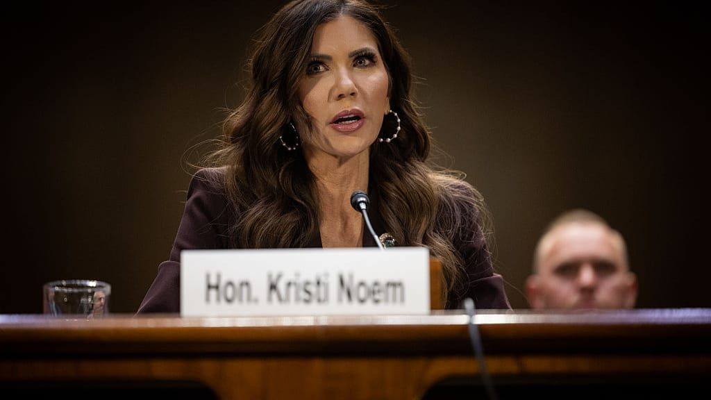 Trump beruft Heimatschutzministerin Kristi Noem ab - politik - exxpress Nachrichten