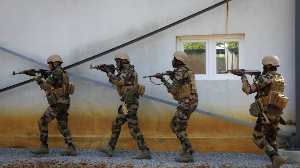 Terror-Angriff: Dschihadisten überrennen Militärposten und entführen Bewohner - news - exxpress Nachrichten