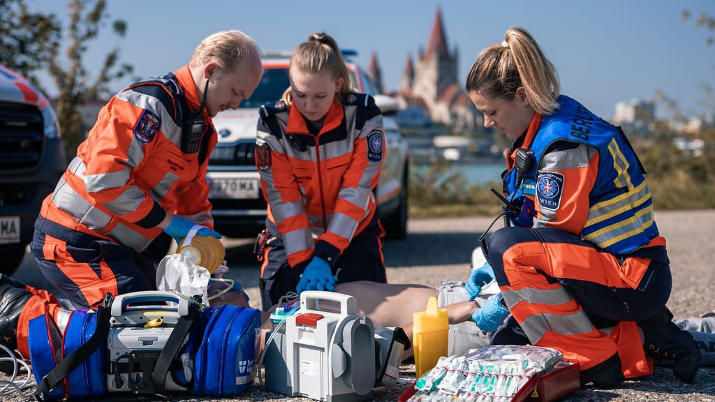 Es liegt am BH? Darum sollen Frauen schlechter reanimiert werden - news - exxpress Nachrichten