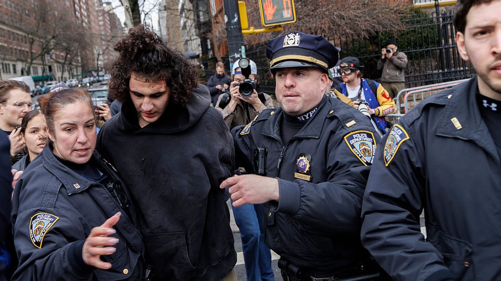 Antifa-Gegendemo in New York: Linke heißen „alle willkommen” – Islamist wirft Bombe - news - exxpress Nachrichten
