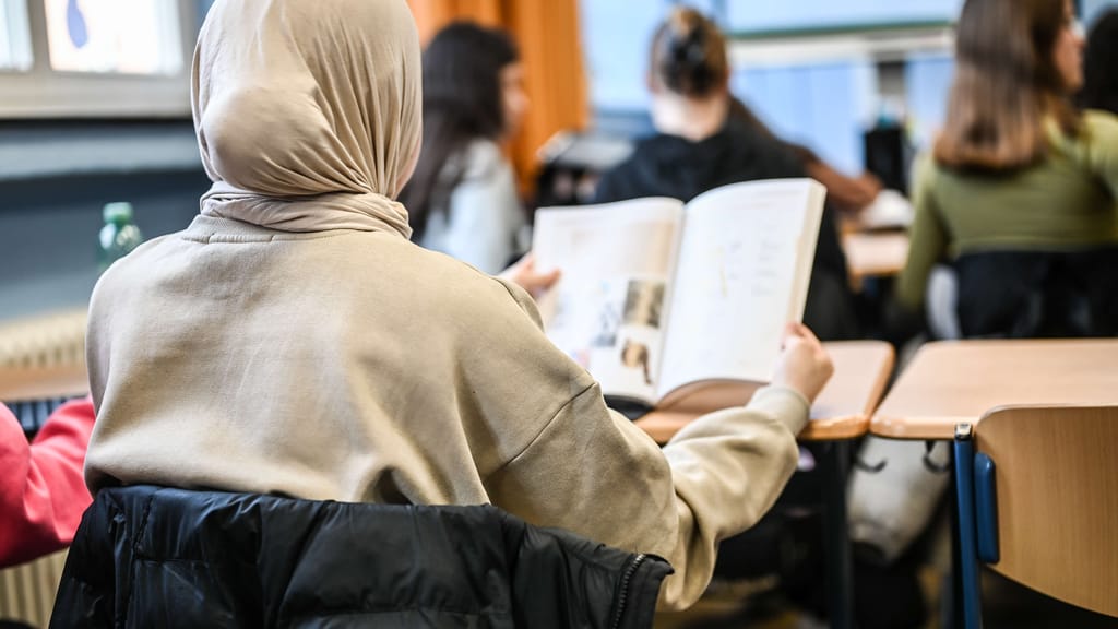 Islam-Leitfaden für Schulen: Warnung vor Zeichnungen, Musik und Tanz - news - exxpress Nachrichten