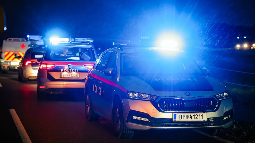 Drama auf Autobahn: Schlepper rasen als Geisterfahrer und verletzen Polizisten - news - exxpress Nachrichten