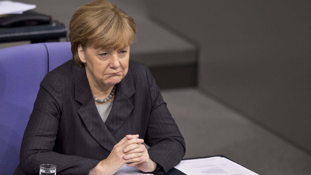 Buhrufe im EU-Parlament: Merkel-Ehrung sorgt für Aufsehen - politik - exxpress Nachrichten