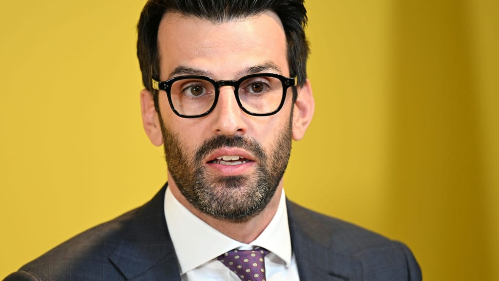 „Regierung taub“: Landbauer fordert Sprit-Steuer runter - politik - exxpress Nachrichten