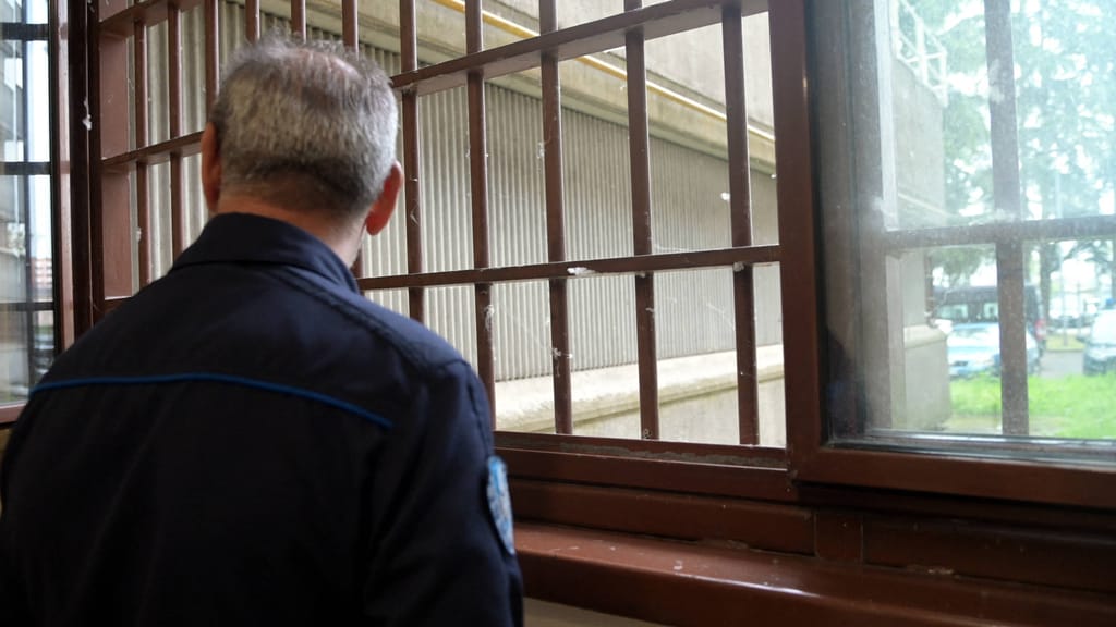 Mafia-Gefängnisse? Italienische Insel läuft Sturm - news - exxpress Nachrichten