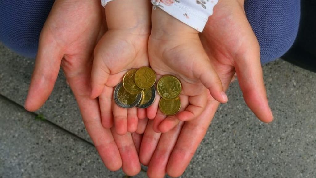 Kommt das Aus des Familienbonus? Hitzige Debatte entbrannt - politik - exxpress Nachrichten