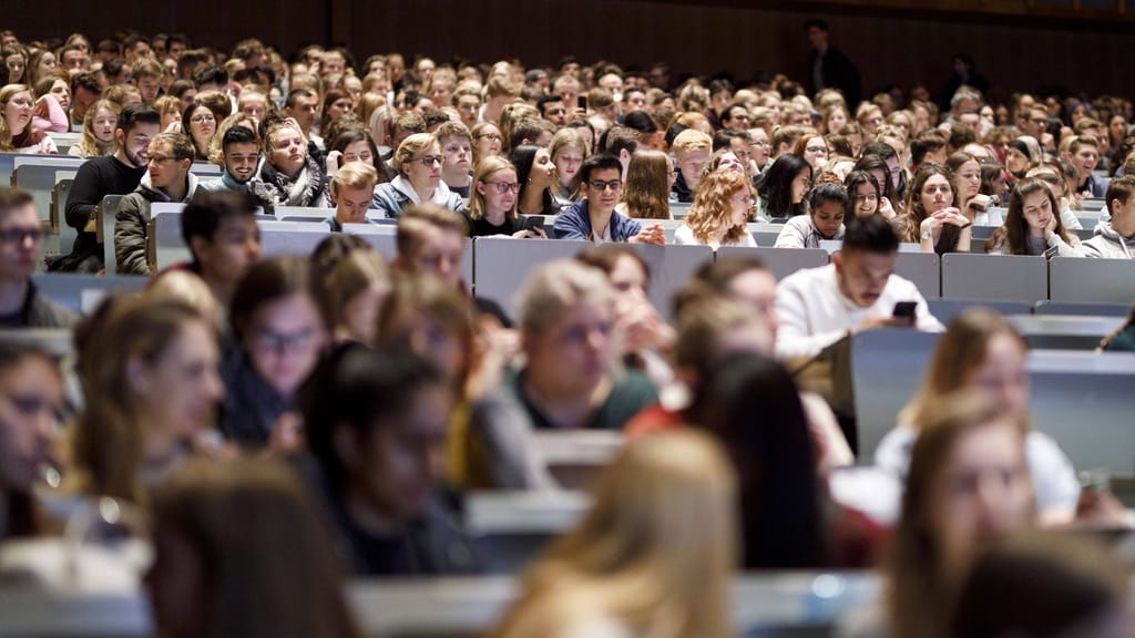Österreicher an Unis in der Minderheit? Ruf nach Quoten wird lauter - politik - exxpress Nachrichten