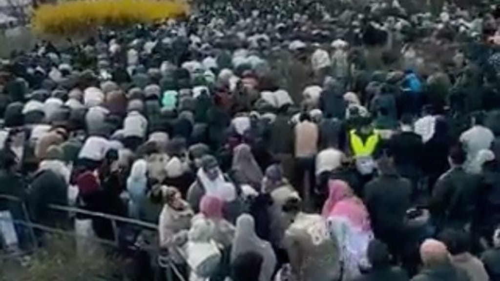 60.000 Muslime bei Ramadan-Ende: Polizei-Großeinsatz auf der Donauinsel - news - exxpress Nachrichten