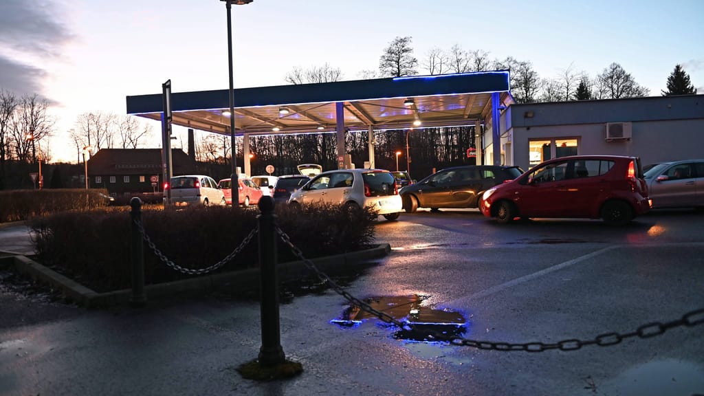 Tanktourismus eskaliert – Nachbarland zieht jetzt die Notbremse - economy - exxpress Nachrichten