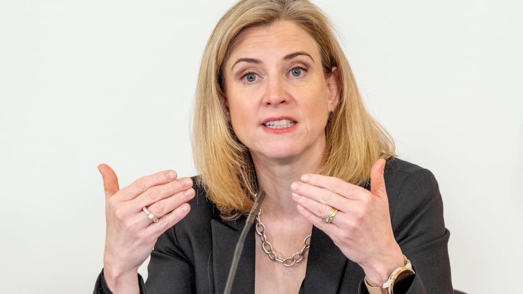 Neue Krise? Meinl-Reisinger warnt: „Dann droht wieder eine Migrationswelle“ - politik - exxpress Nachrichten