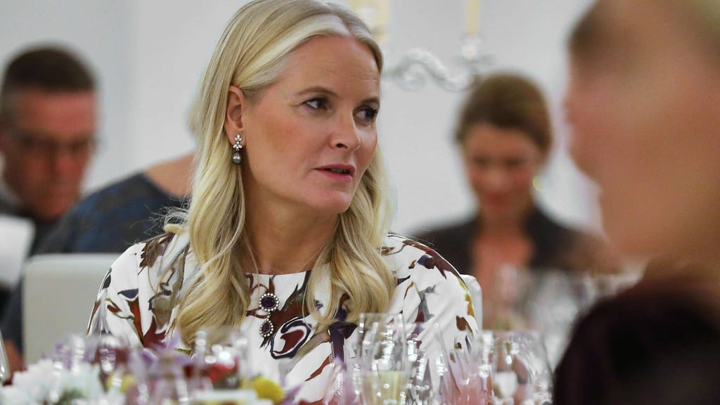Mette-Marit über Epstein: „Ich wünschte, ich hätte ihn niemals getroffen“ - lifestyle - exxpress Nachrichten