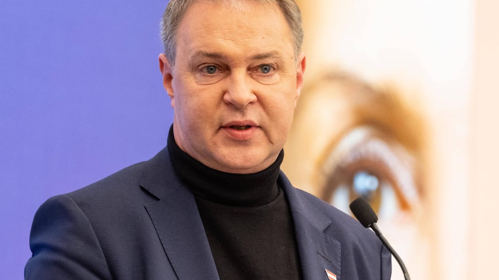 „Schämt euch in Grund und Boden“: Netz reagiert auf Babler-Film-Skandal - politik - exxpress Nachrichten