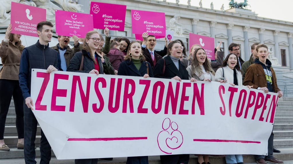 Versammlungsfreiheit in Gefahr? FPÖ übt Kritik - politik - exxpress Nachrichten