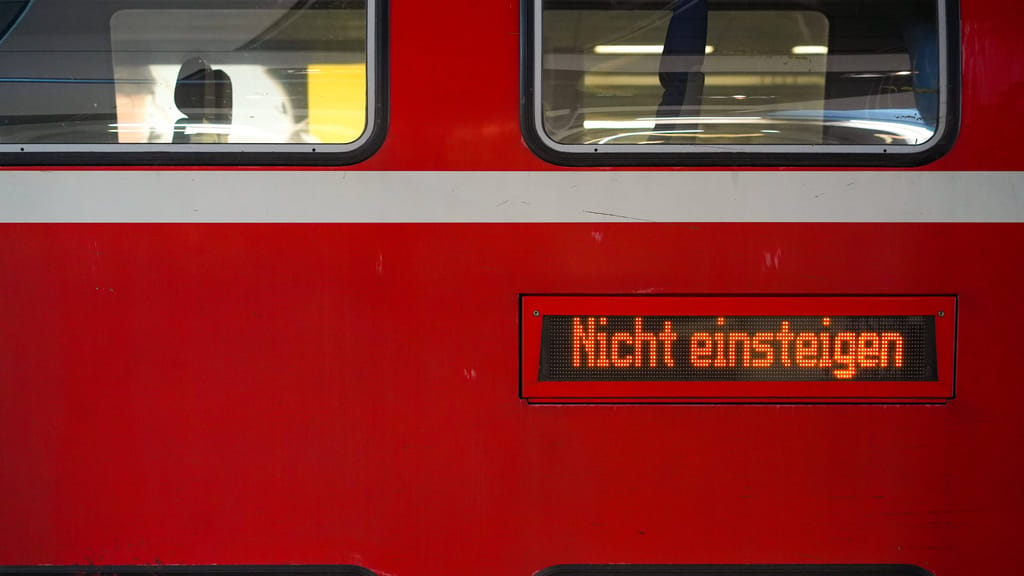 Milliarden-Loch: Deutsche Bahn schreibt tiefrote Zahlen - economy - exxpress Nachrichten