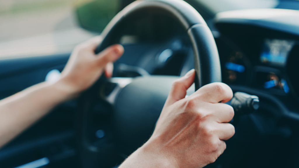 Schock auf der Autobahn: Vierjähriger raucht, Vater fährt ohne Führerschein - news - exxpress Nachrichten