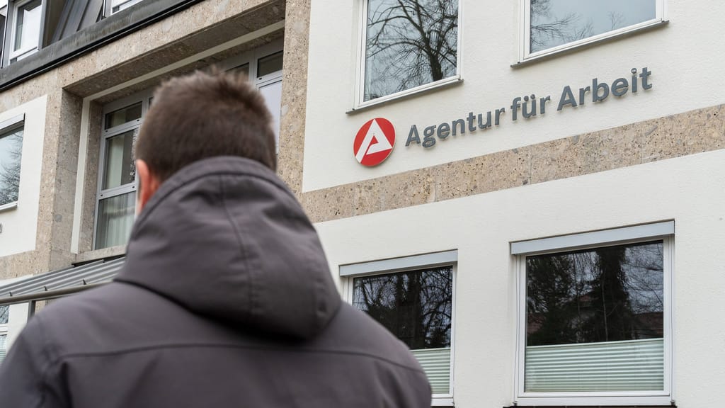Arbeitsmarkt-Zahlen: Trotz leicht optimistischer Aussichten, Jobbabbau geht weiter - economy - exxpress Nachrichten