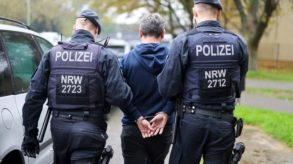 Alarmierende Zahlen: Jeder zweite Tatverdächtige ist ausländischer Staatsbürger! - news - exxpress Nachrichten