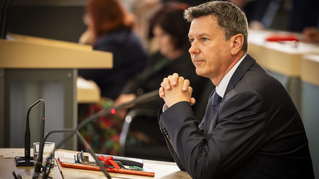 Impfpflicht-Befürworter & dreifacher Familienvater: Das ist der neue Kärntner Landeschef - politik - exxpress Nachrichten