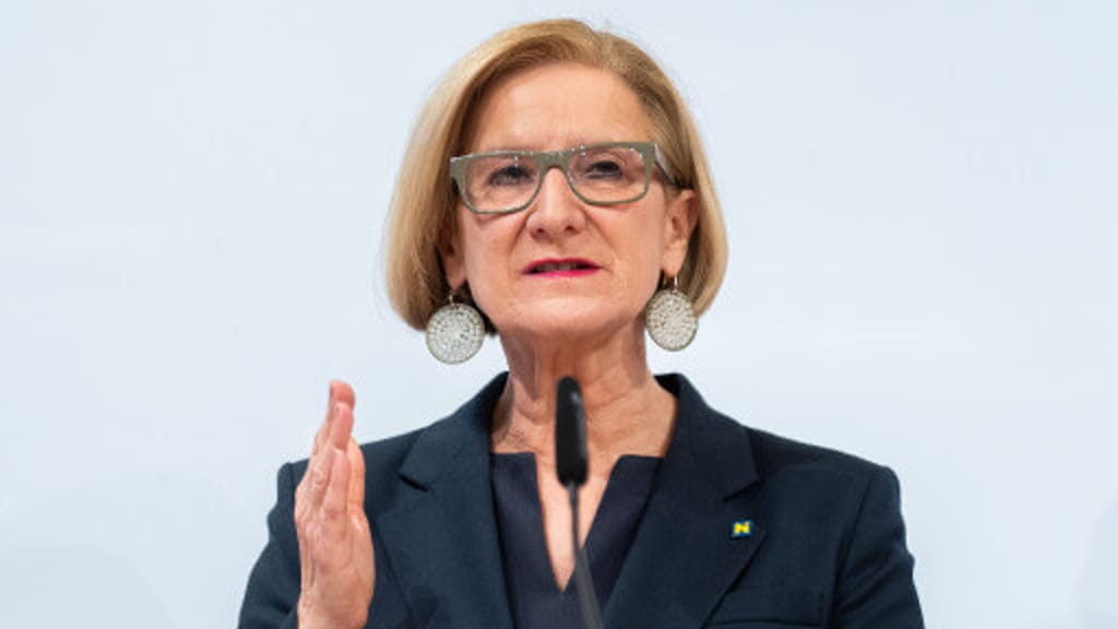 Erbschaftssteuer-Zoff: Mikl-Leitner mit Frontalangriff auf Marterbauer - politik - exxpress Nachrichten