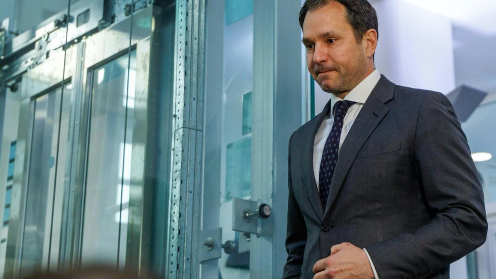 Anzeige gegen Thomas Schmid: Jetzt kann es eng werden - politik - exxpress Nachrichten