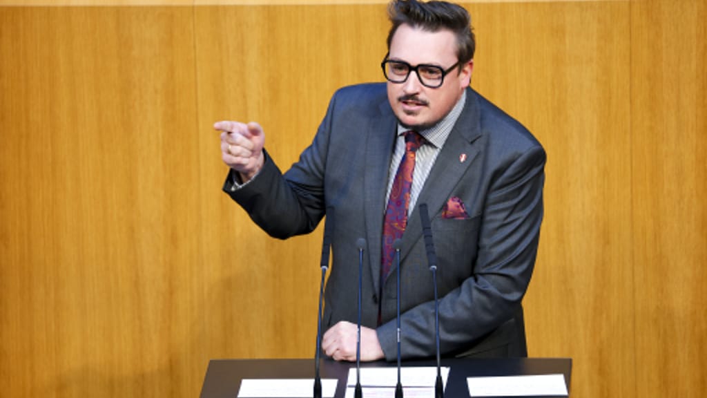 Während Bürger sparen sollen: Streit um Millionen für NGOs - politik - exxpress Nachrichten