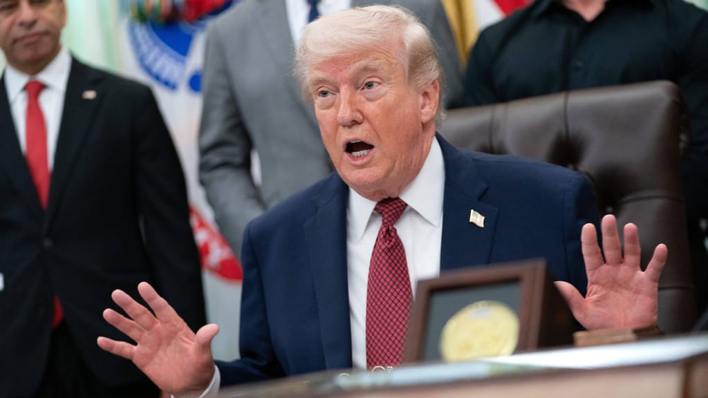 UFO-Enthüllungen im Anmarsch? Trump kündigt Akten-Offensive an - news - exxpress Nachrichten