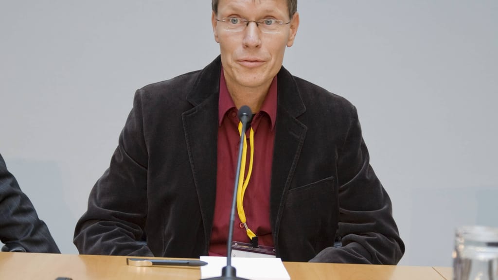 Unbequemer Professor vorzeitig im Ruhestand: Kritik am Mainstream kostet den Job - news - exxpress Nachrichten