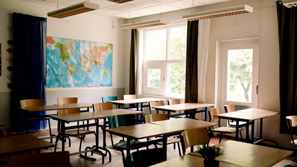 Schwulen-Pornos an Schule: Aktivistinnen verschwiegen sozialistischen Träger - news - exxpress Nachrichten