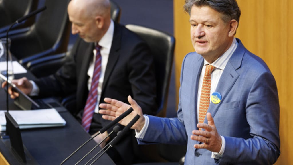 Brandstätter entgleist im Parlament: „Halten Sie den Mund“ - politik - exxpress Nachrichten