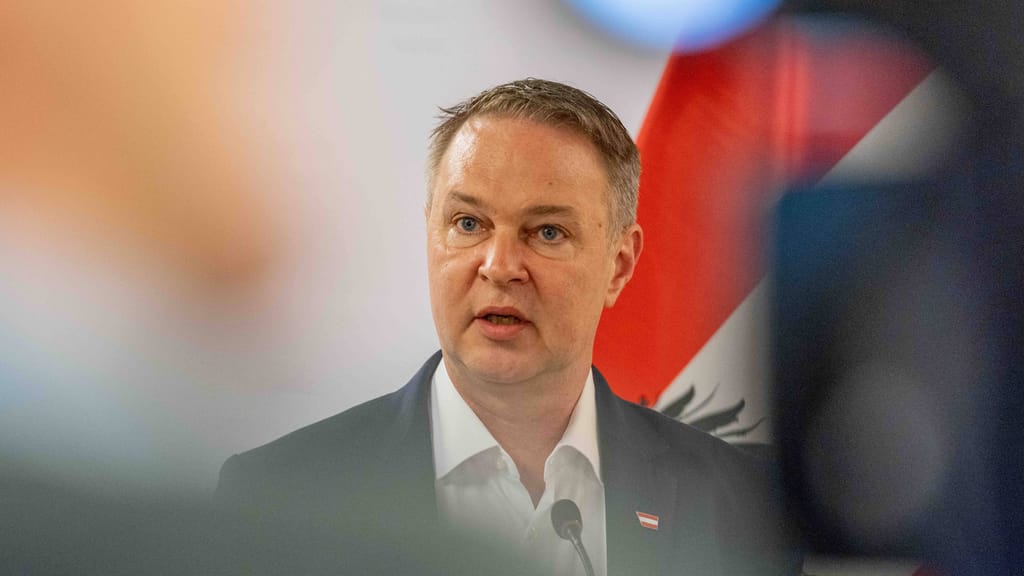 Trotz Skandalserie: Babler will ORF-Reform erst im Herbst angehen - politik - exxpress Nachrichten